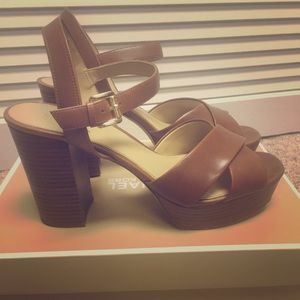 MICHAEL KORS Divia Platform Heel